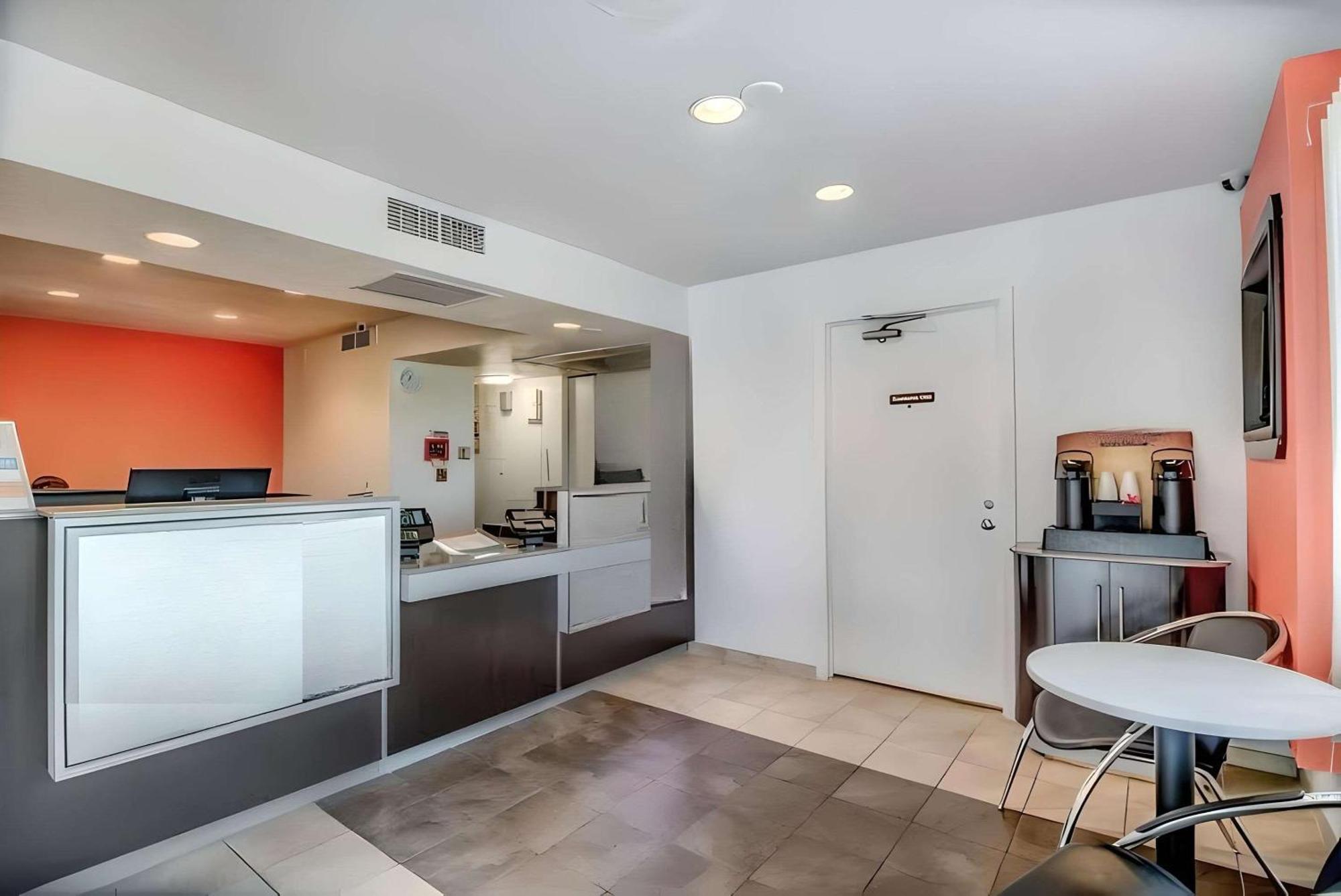 Park Inn By Radisson, Tracy Exterior photo