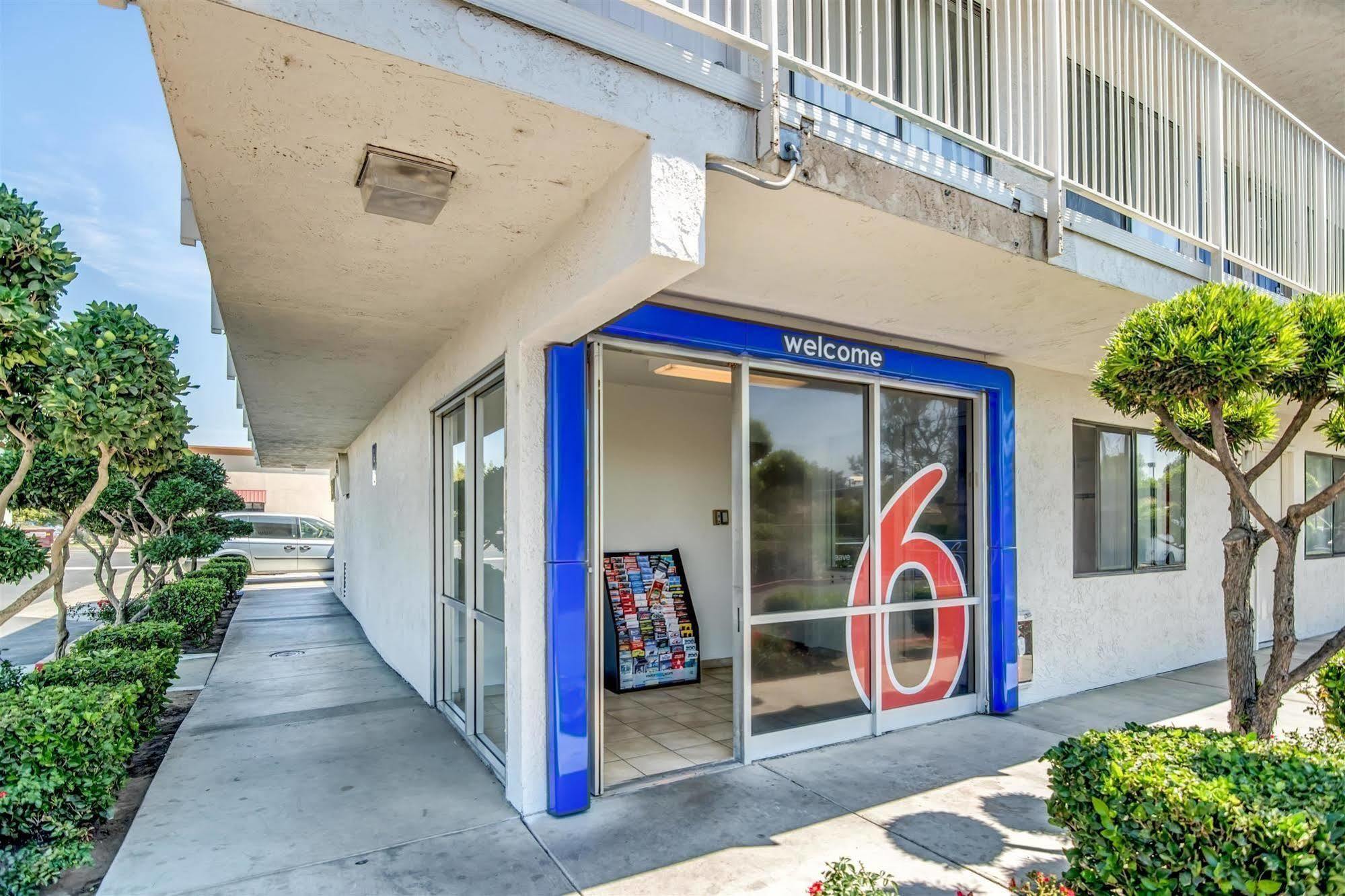 Park Inn By Radisson, Tracy Exterior photo